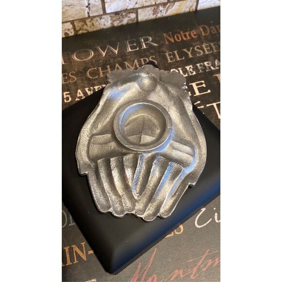 Cupped Hands Catch All Pewter Trinket Dish - Picture 6 of 7